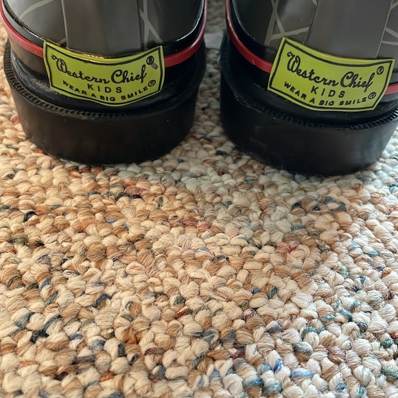 Western Chief spider rain boots - Picture 2 of 4